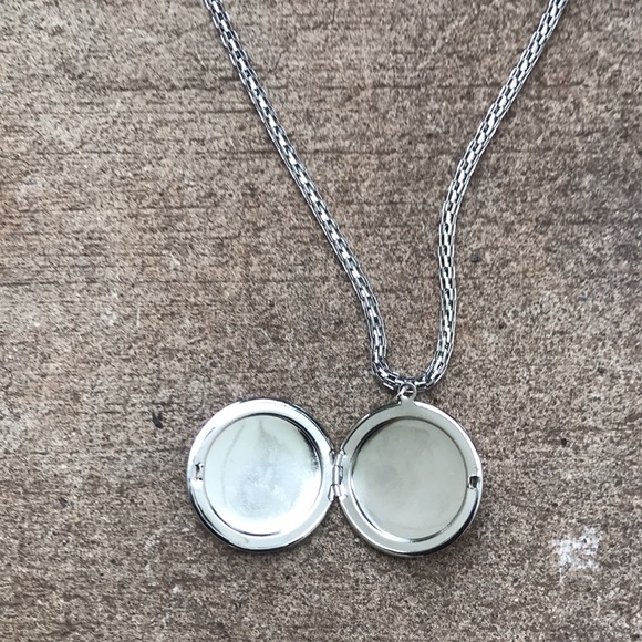 Silvertone Locket - Picture 3 of 4